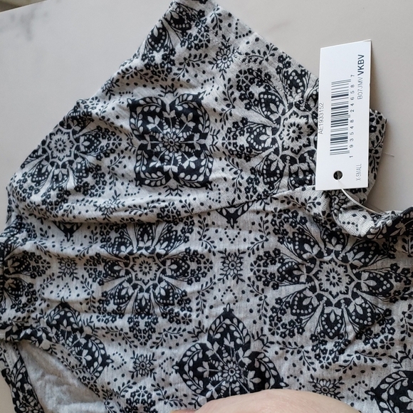 Amazon Essentials Short-Sleeve Waisted Maxi Dress in Gray Tile Print Size XS - Picture 5 of 6